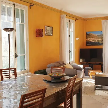 Spacieux T3 Avec Piscine Appartement